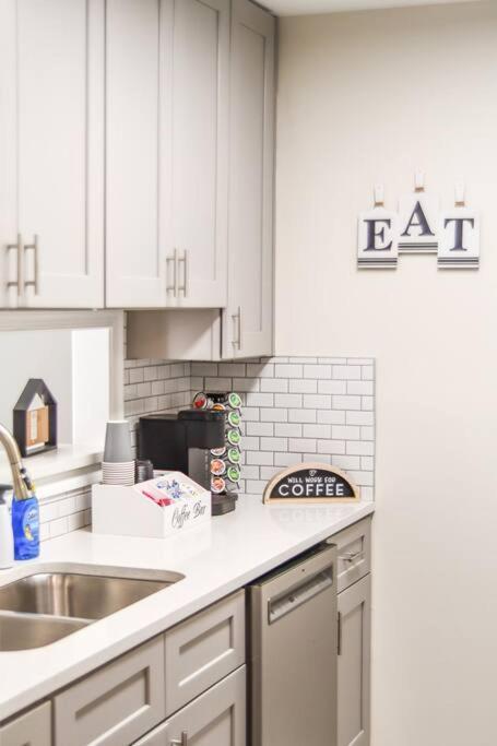 Serene Condo W/ Led Lights In Heart Of Raleigh Exterior photo